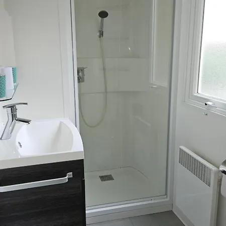 Campsite Spacieux Mobil-home Num227 2 Chambres, 2sdb A 2 Pas Du Gastes